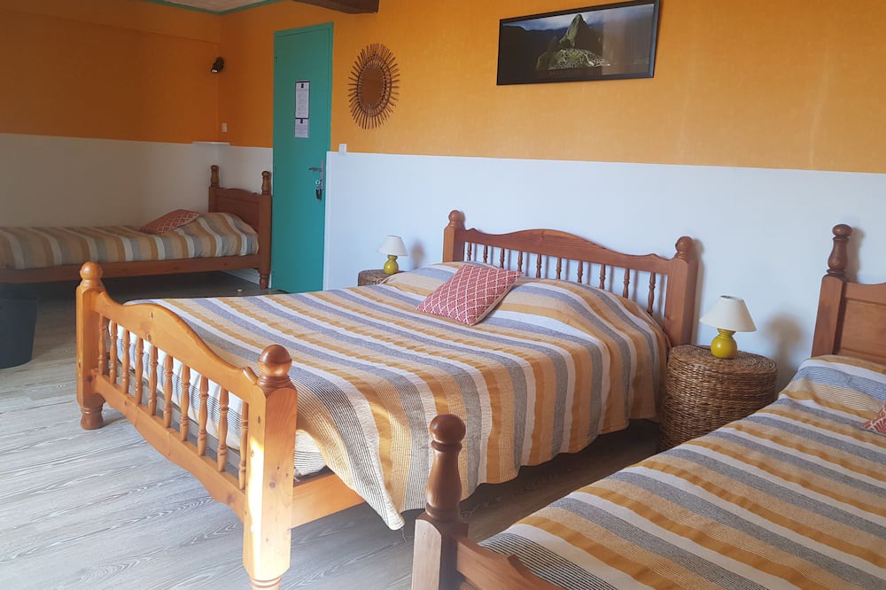 Photo of Bedroom in Saint-Priest-le-Betoux