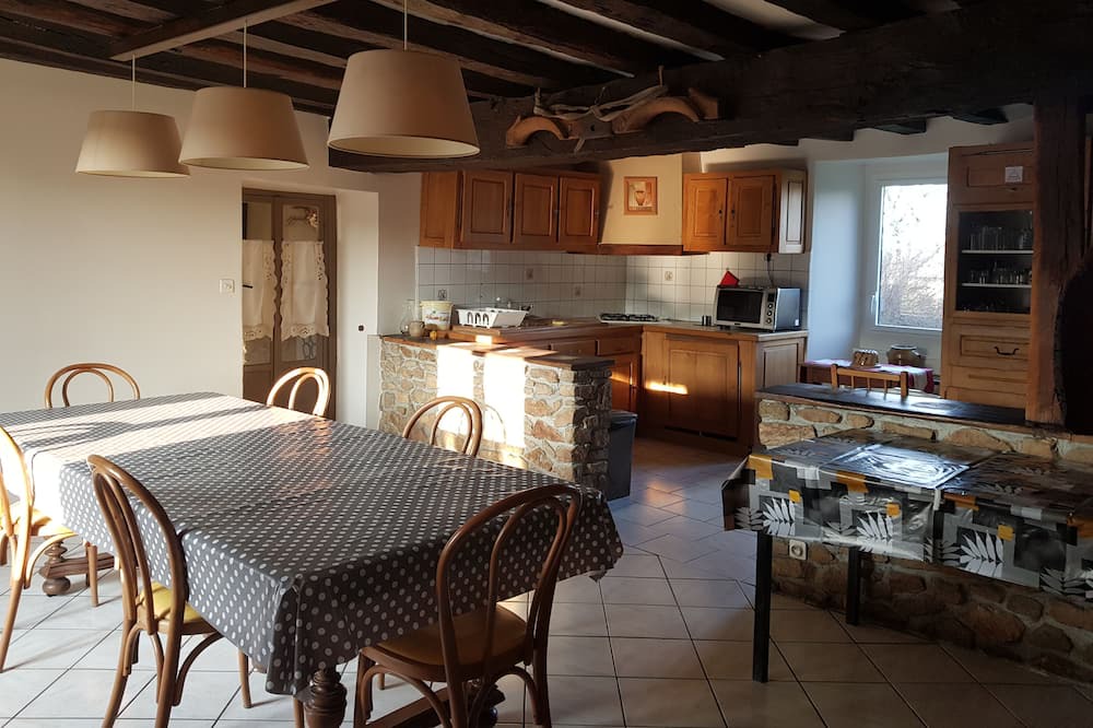 Photo of Livingroom in Saint-Priest-le-Betoux