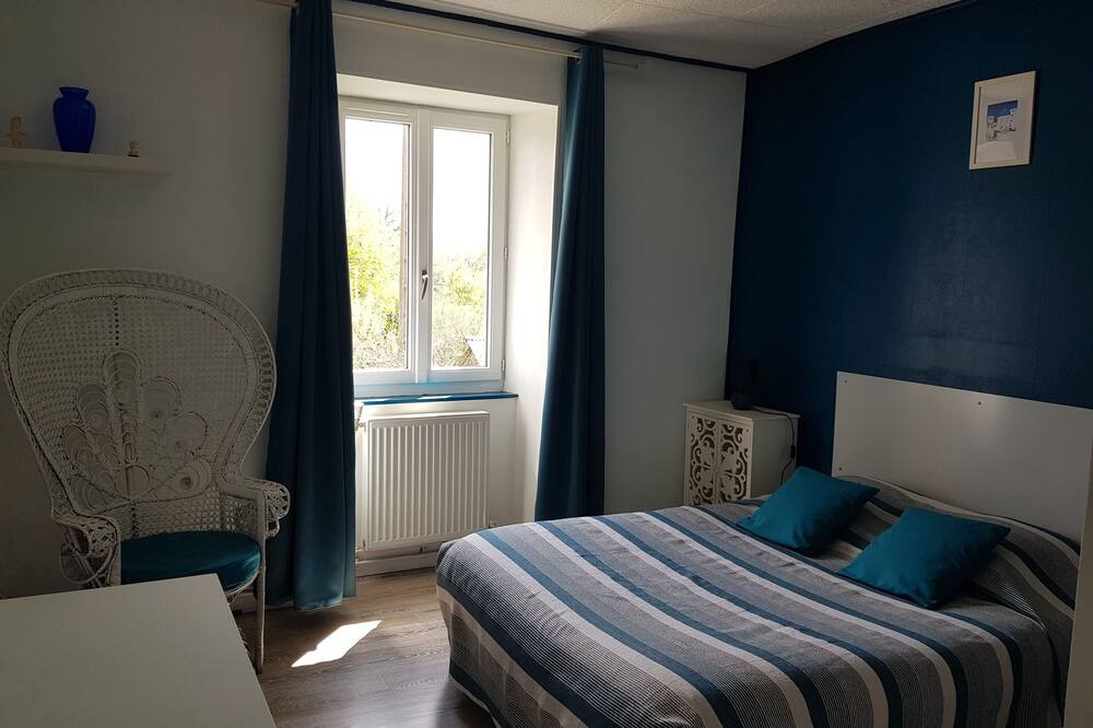 Photo of Bedroom in Saint-Priest-le-Betoux