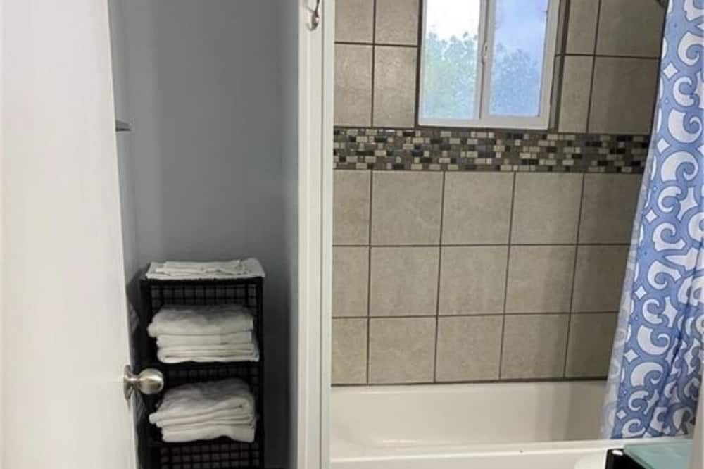 Photo of Bathroom in Dinero