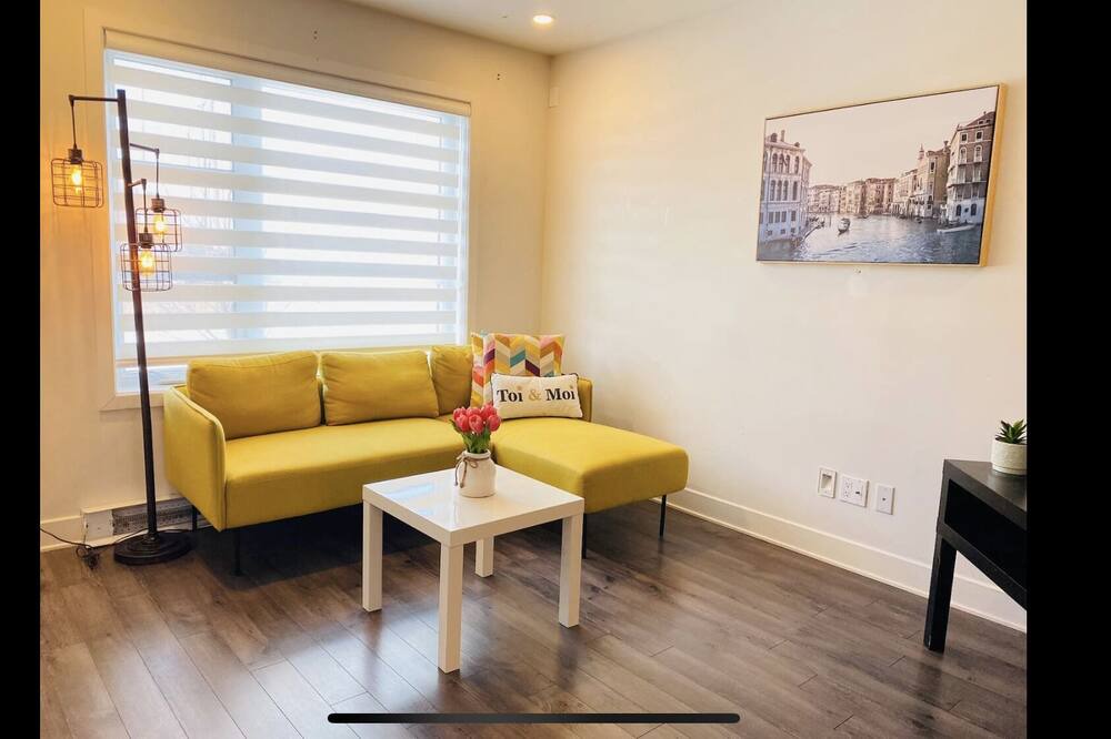 Photo of Livingroom in Vaudreuil