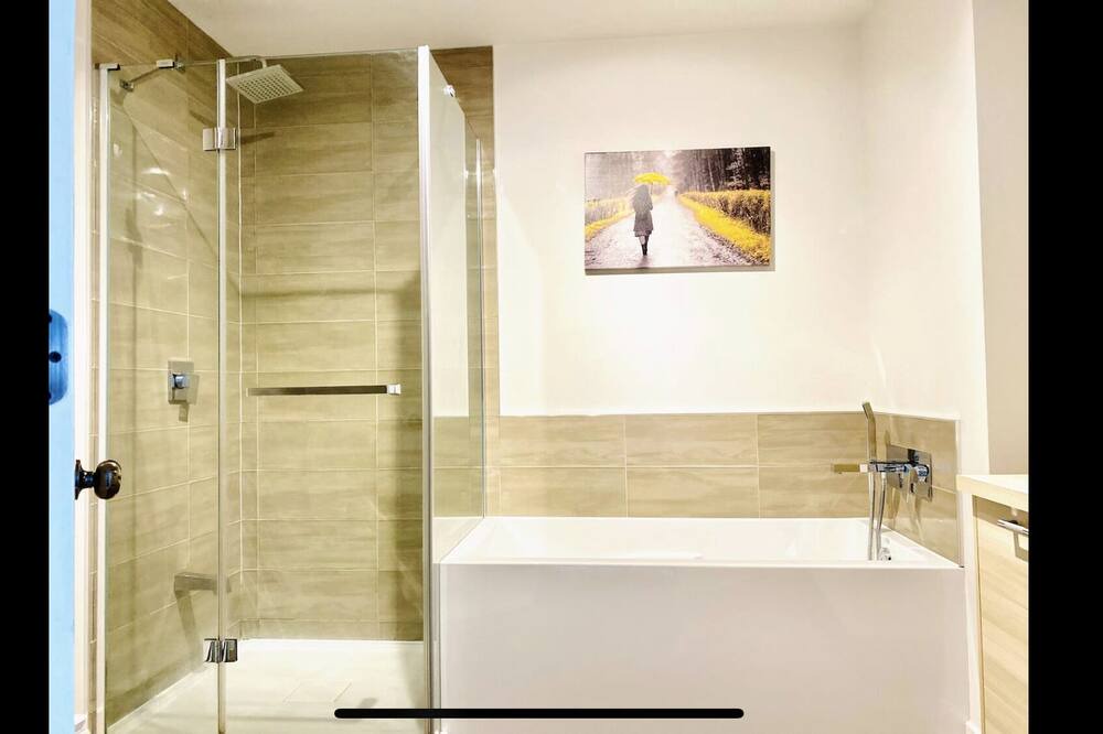 Photo of Bathroom in Vaudreuil