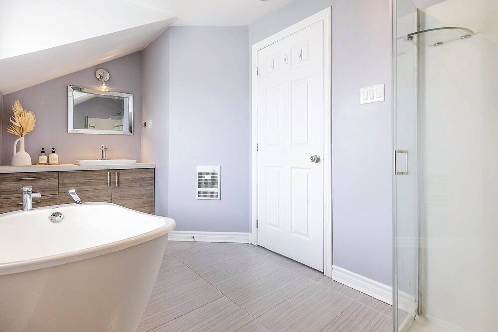 Photo of Bathroom in Longueuil