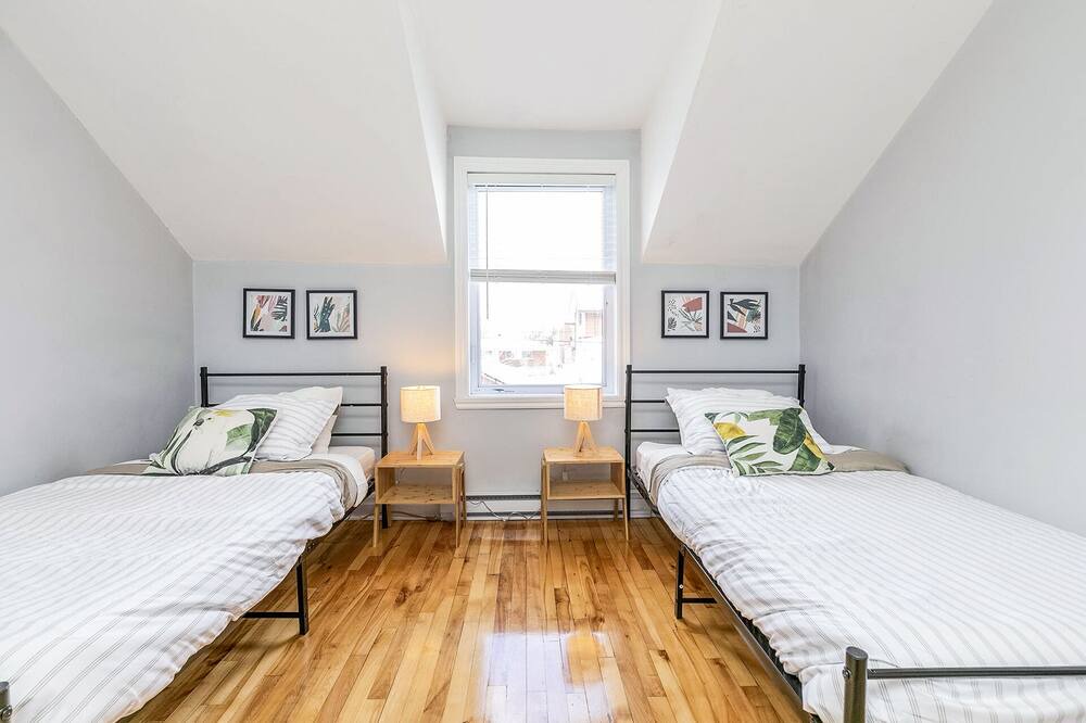 Photo of Bedroom in Longueuil