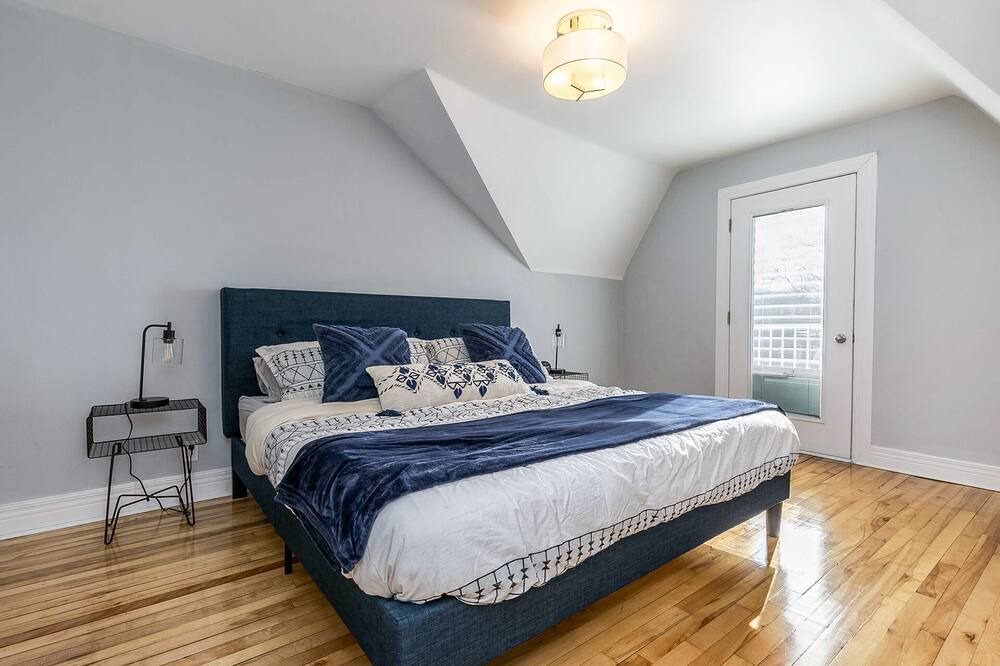 Photo of Bedroom in Longueuil