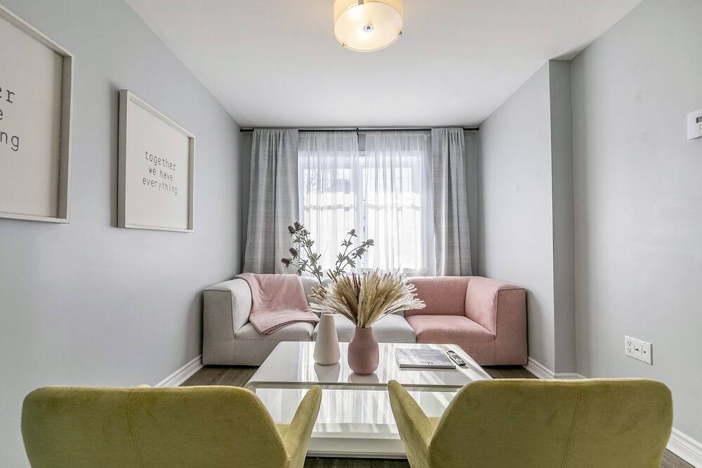 Photo of Livingroom in Longueuil
