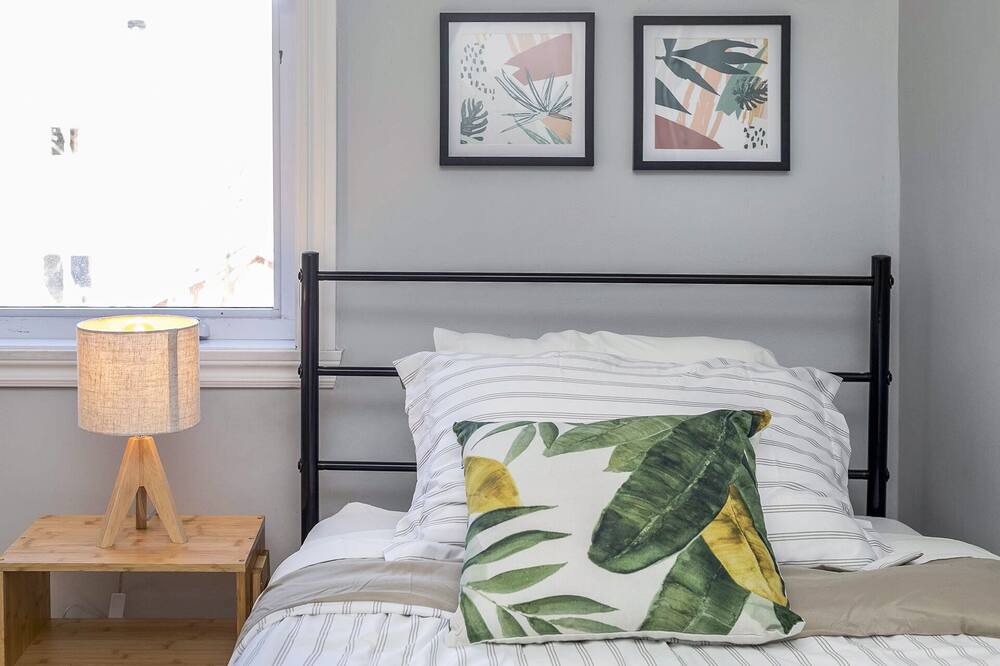 Photo of Bedroom in Longueuil