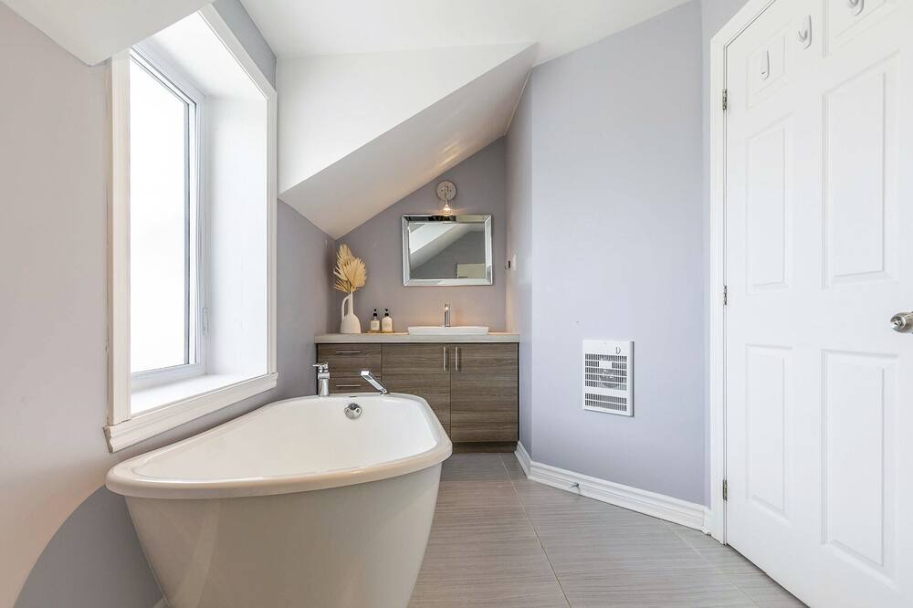 Photo of Bathroom in Longueuil
