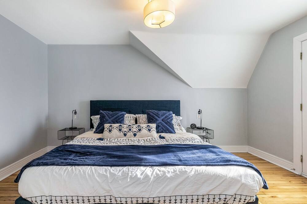 Photo of Bedroom in Longueuil