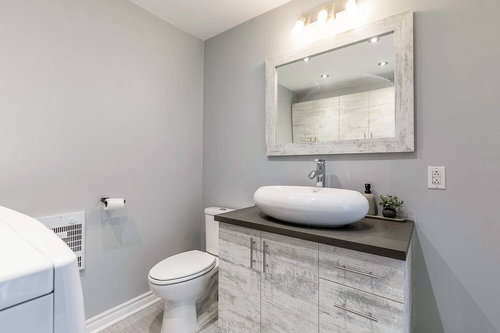 Photo of Bathroom in Longueuil