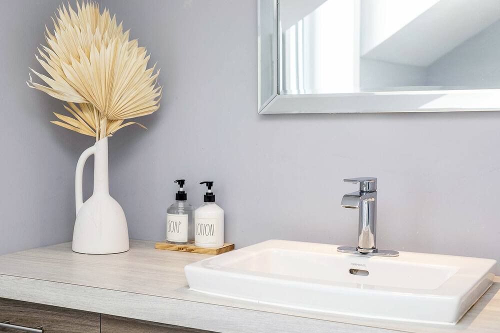 Photo of Bathroom in Longueuil