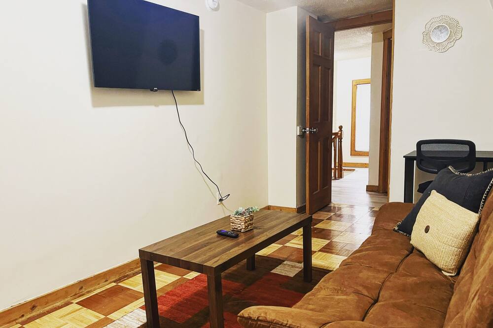 Photo of Livingroom in Corn Hill