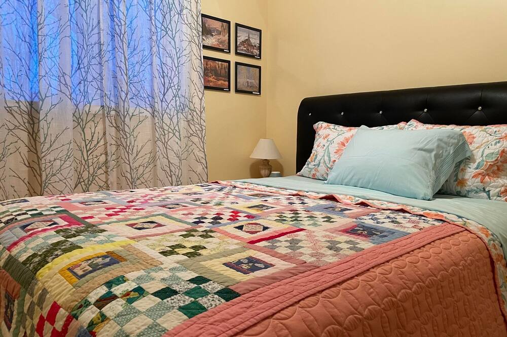 Photo of Bedroom in Sainte-Marguerite-du-Lac-Masson