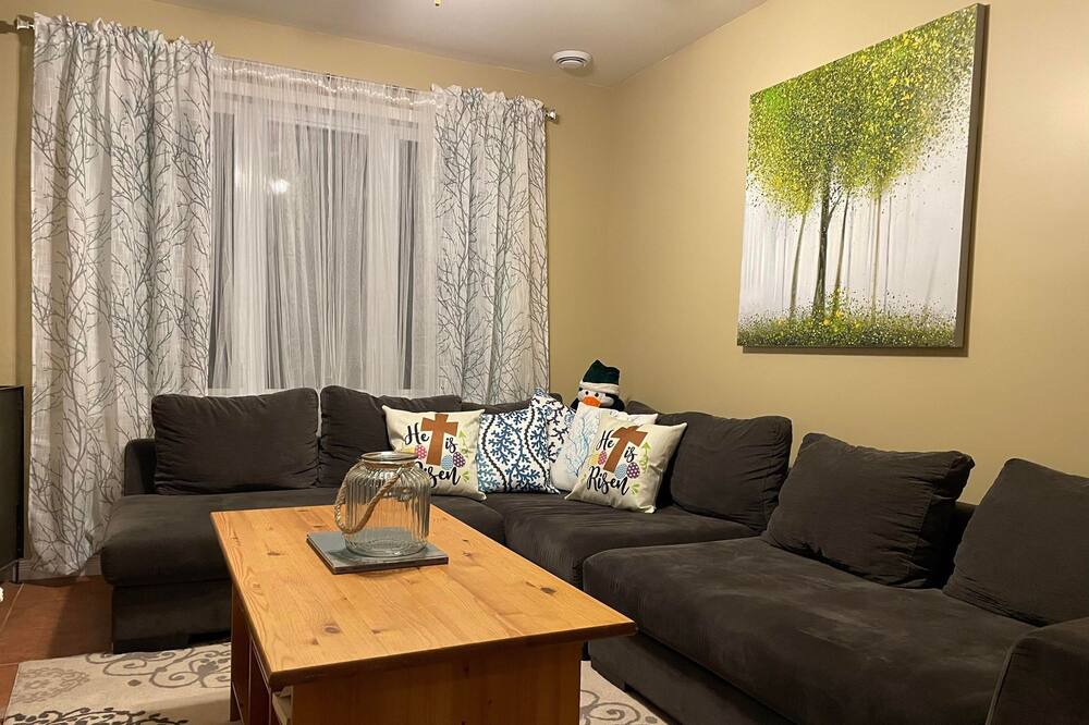 Photo of Livingroom in Sainte-Marguerite-du-Lac-Masson