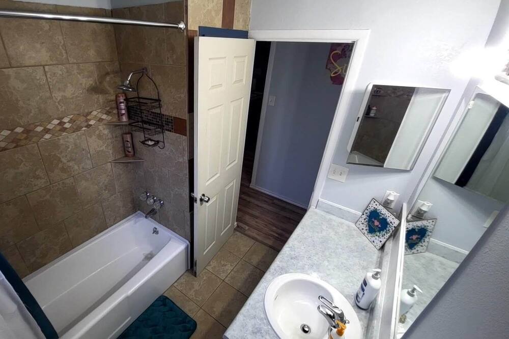 Photo of Bathroom in Harlandale