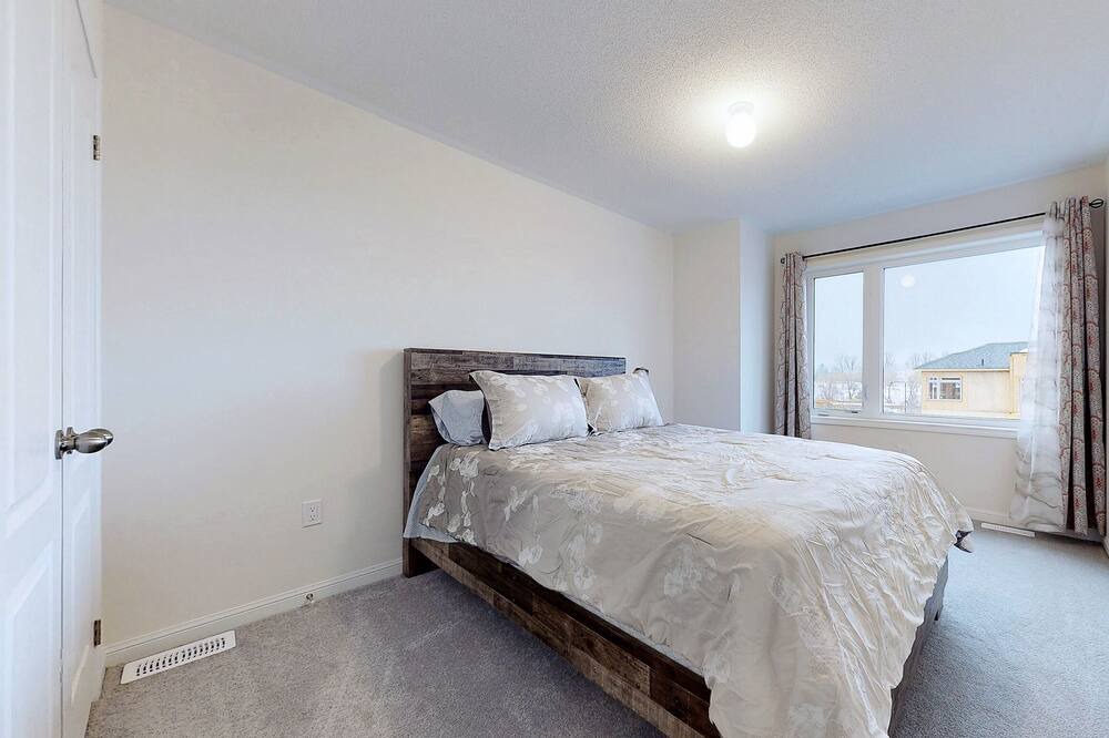 Photo of Bedroom in Oshawa