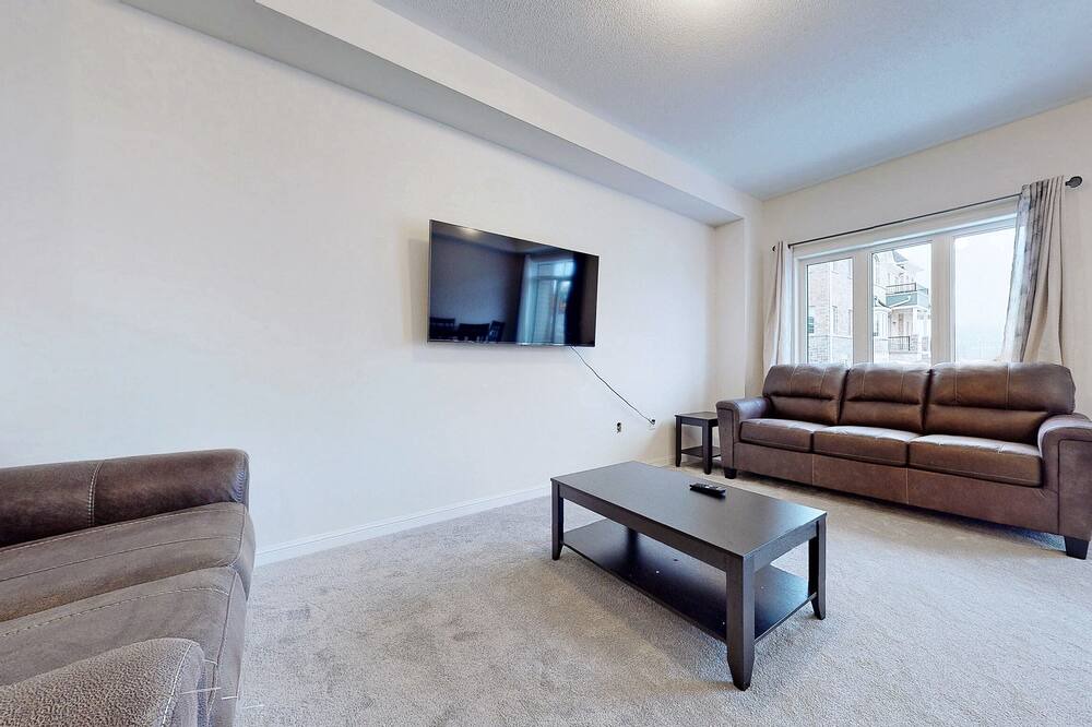 Photo of Livingroom in Oshawa