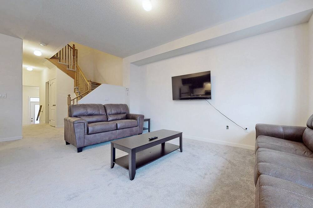Photo of Livingroom in Oshawa