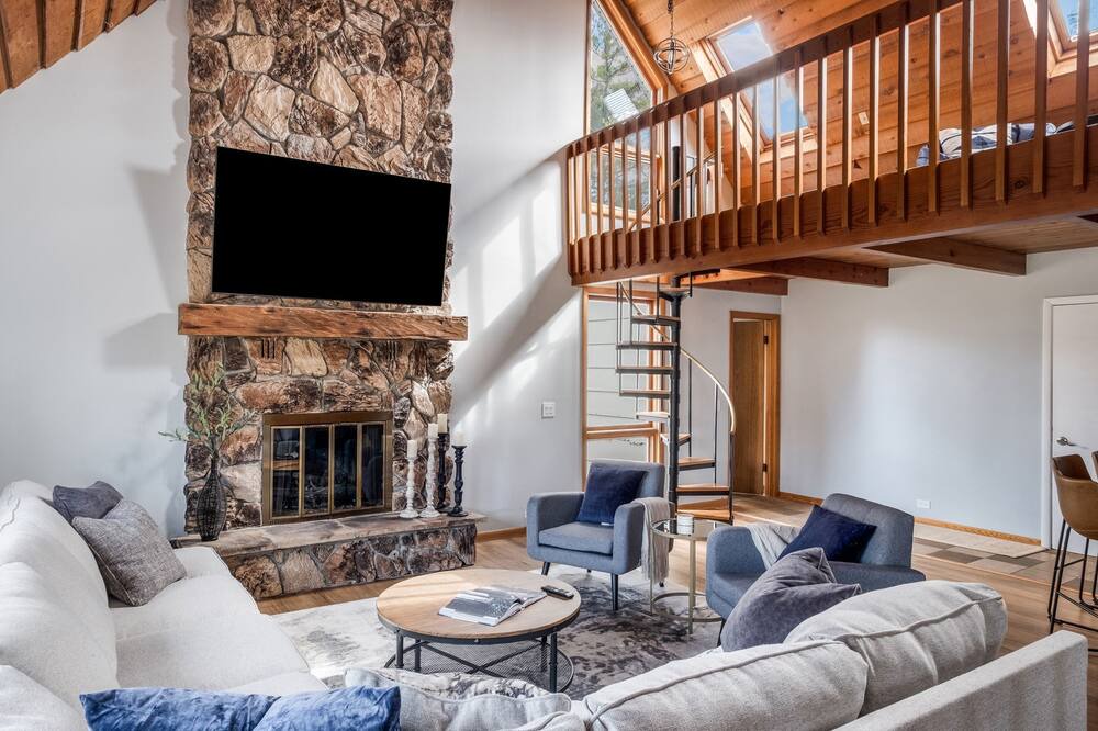 Photo of Livingroom in Hinsdale