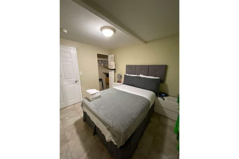 Photo of Bedroom in Kalihi Valley