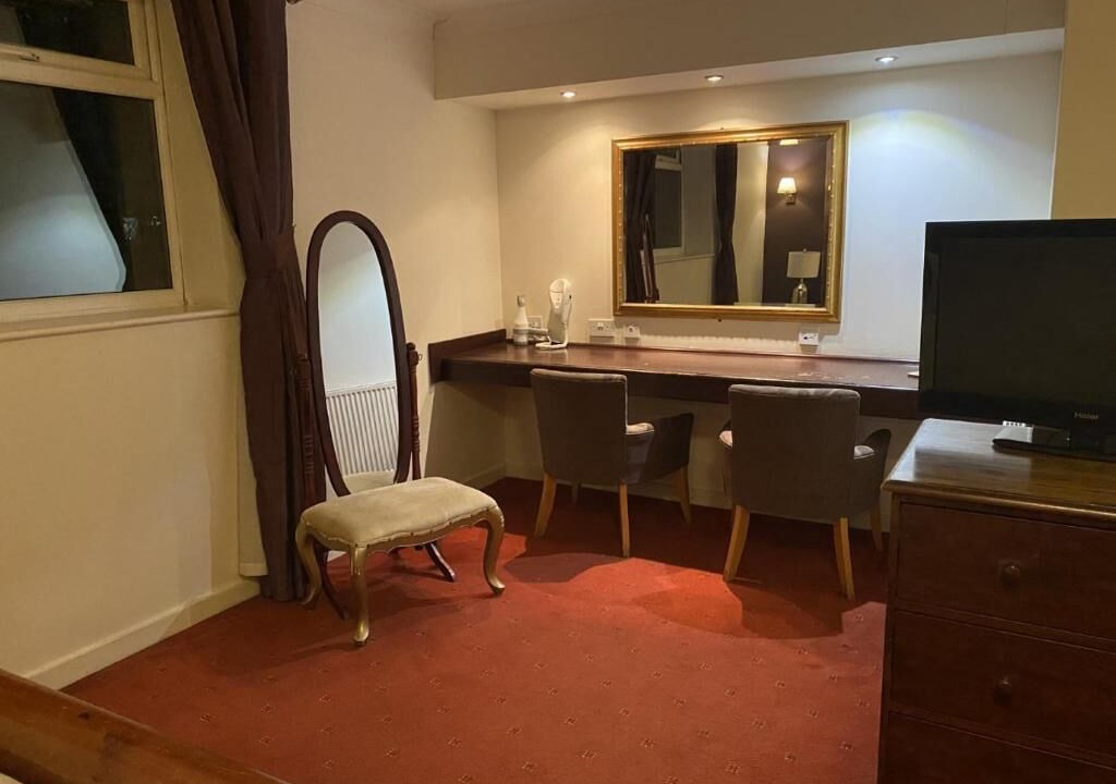 Photo of Others in Leigh