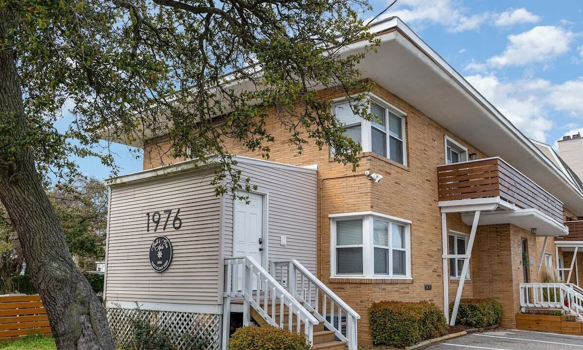 Photo of Outdoor in Cottage Line