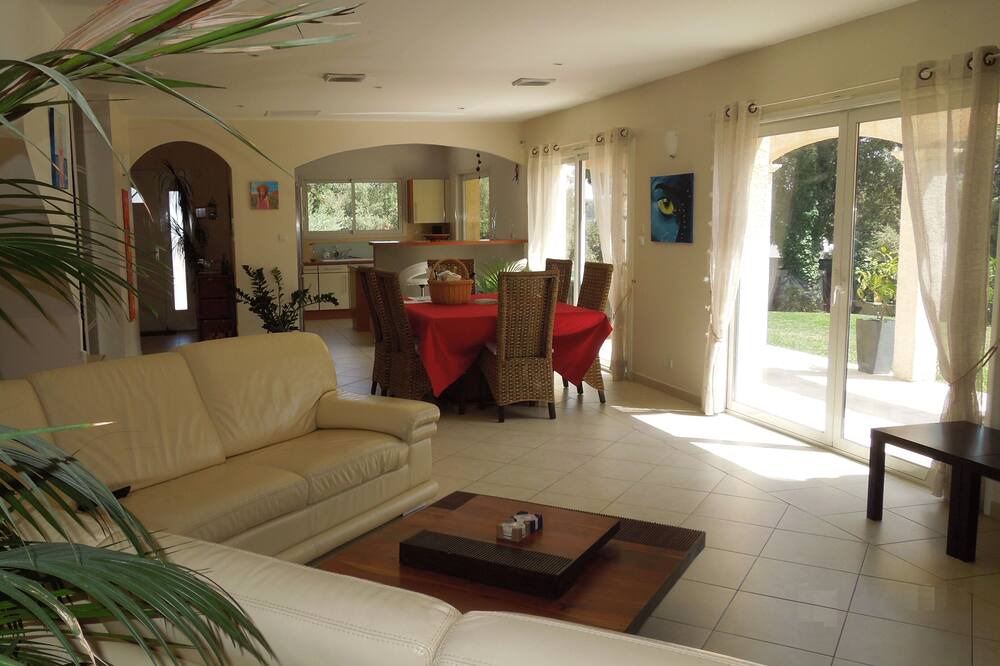 Photo of Livingroom in Saint-Paul-et-Valmalle