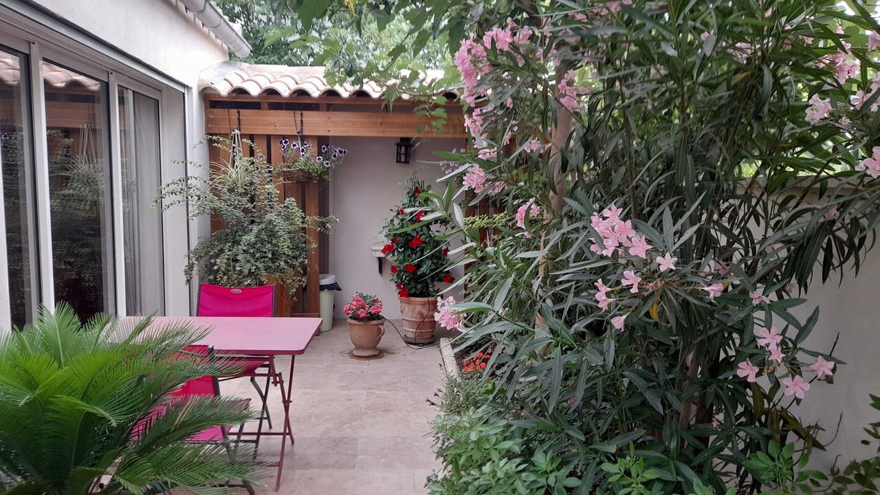 Photo of Patio Balcony in Jonquieres-Saint-Vincent