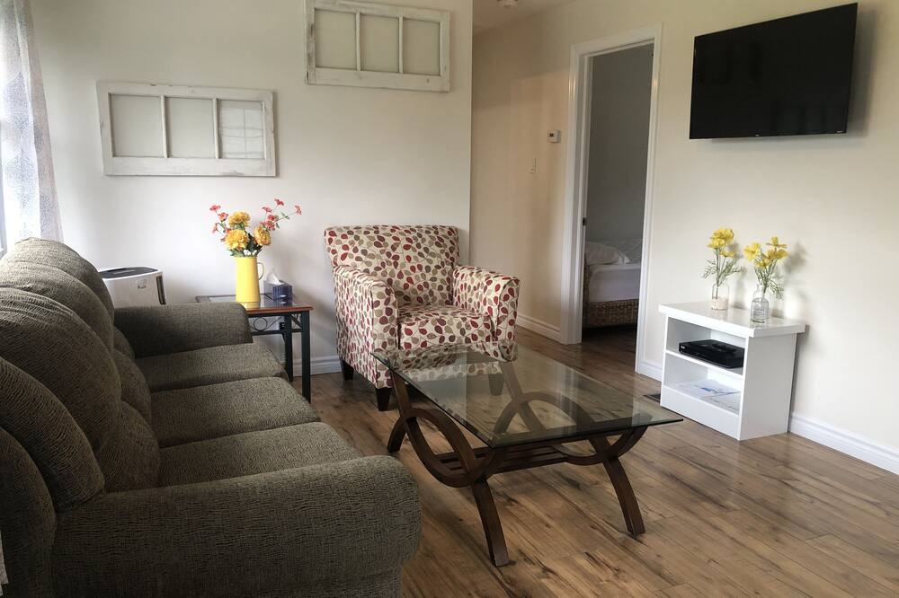 Photo of Livingroom in Youngs Point