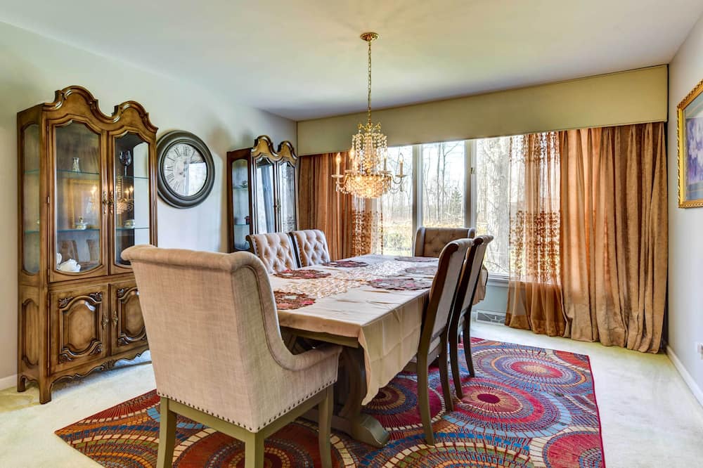 Photo of Bedroom in Williamsville