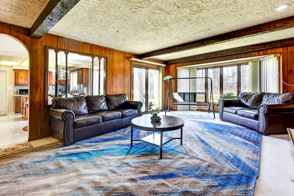 Photo of Livingroom in Williamsville