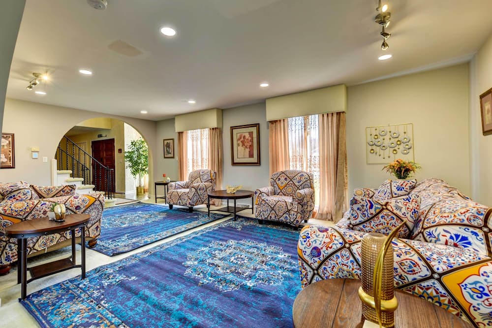 Photo of Livingroom in Williamsville