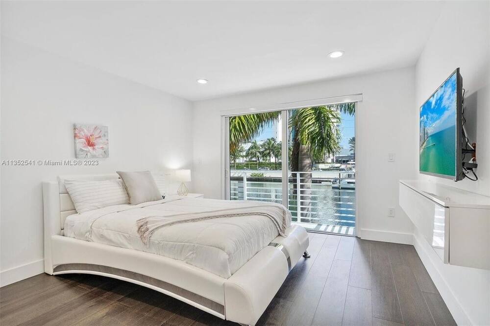 Photo of Bedroom in Eastern Shores