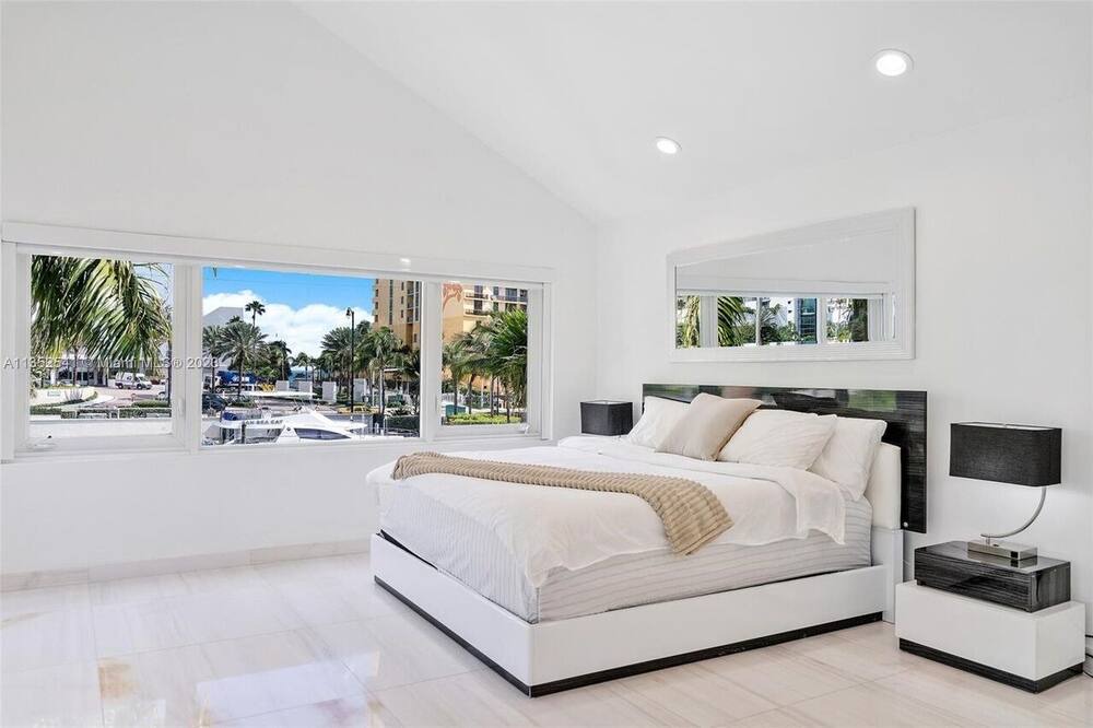 Photo of Bedroom in Eastern Shores