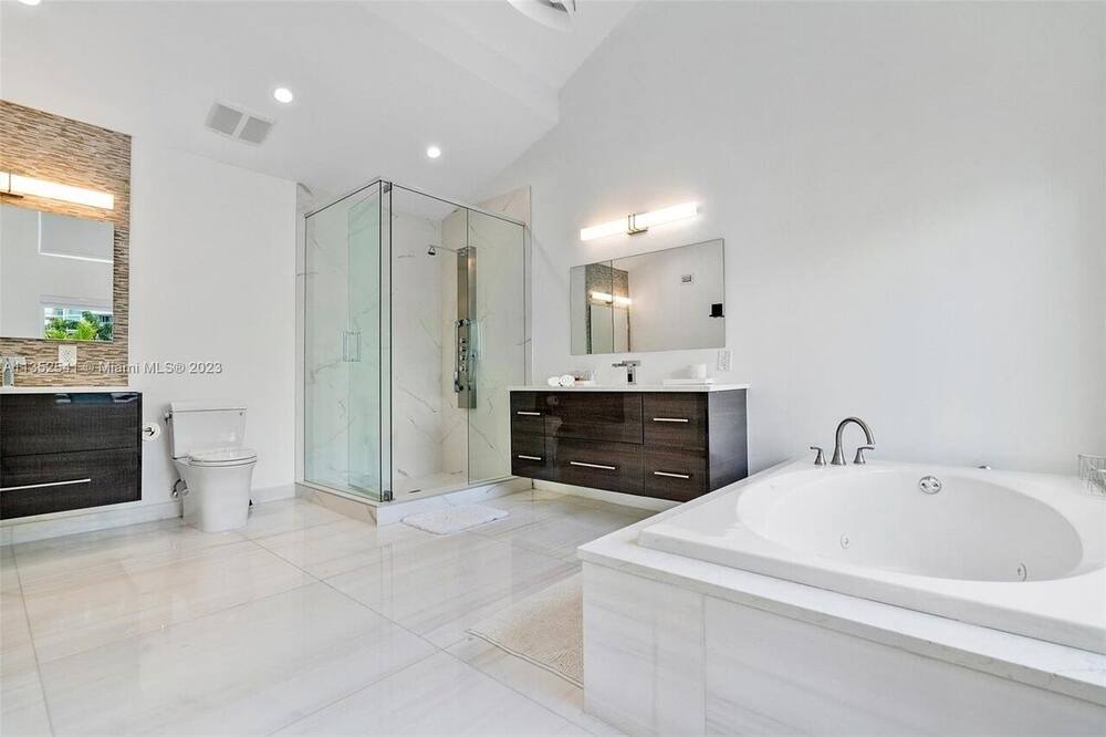 Photo of Bathroom in Eastern Shores