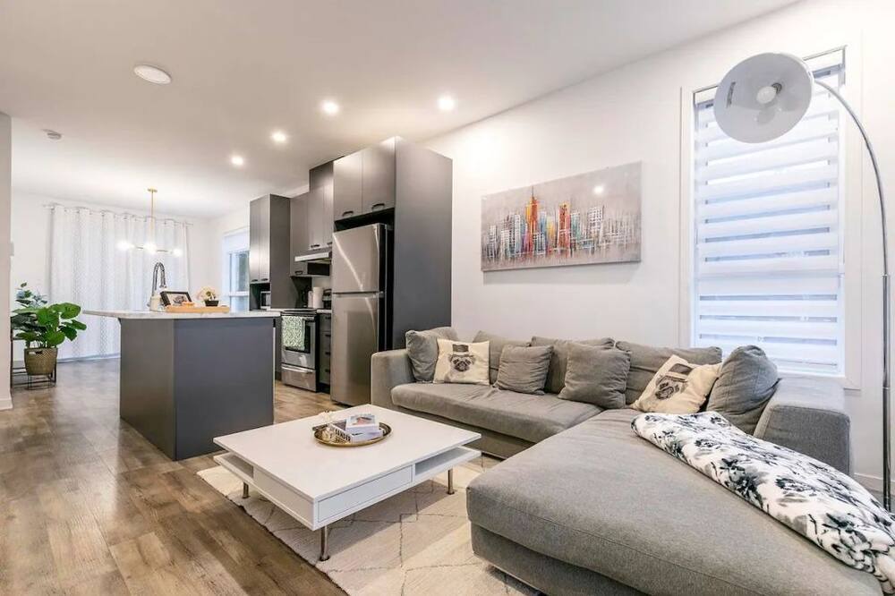 Photo of Livingroom in Longueuil