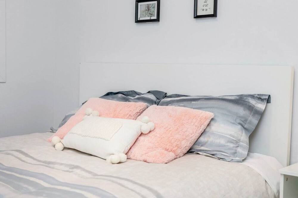 Photo of Bedroom in Longueuil
