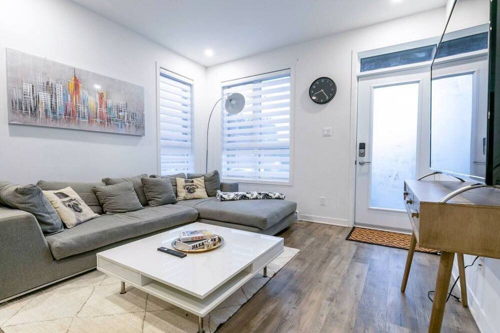 Photo of Livingroom in Longueuil