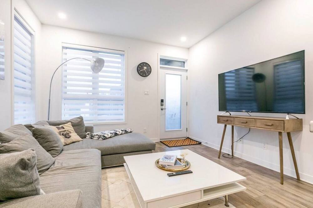 Photo of Livingroom in Longueuil