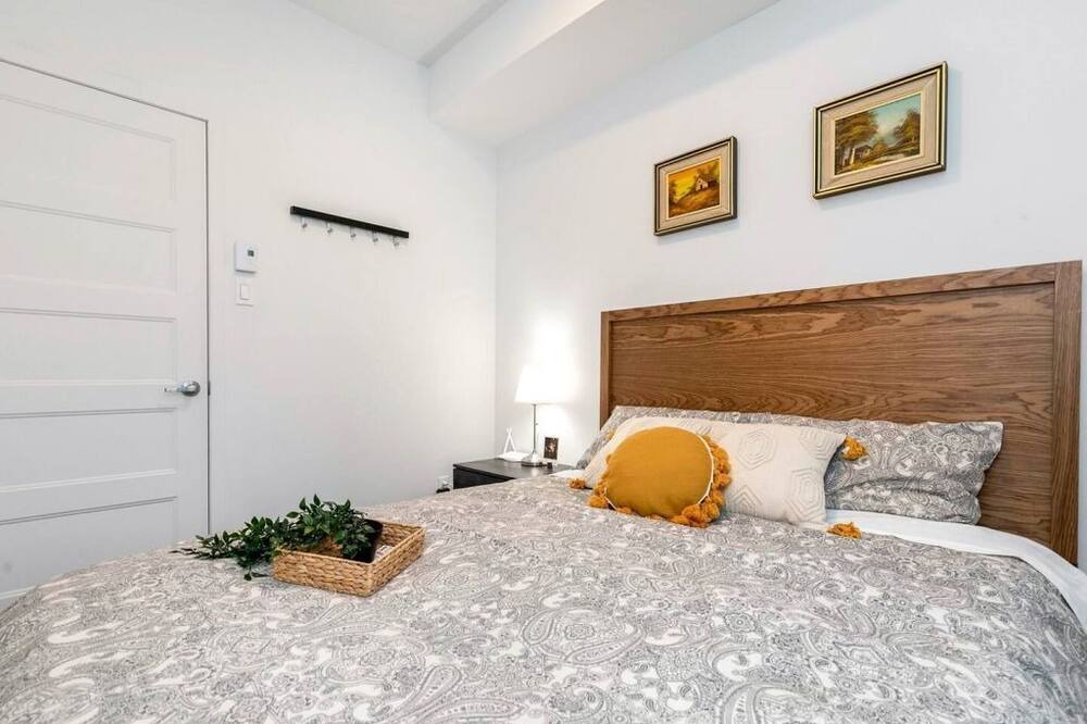 Photo of Bedroom in Longueuil