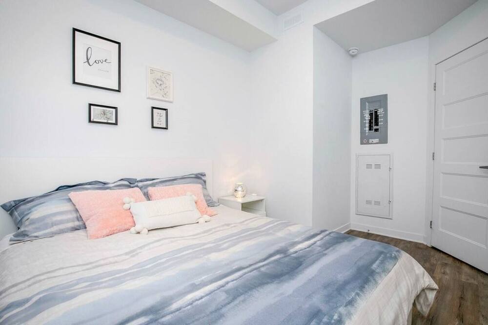 Photo of Bedroom in Longueuil