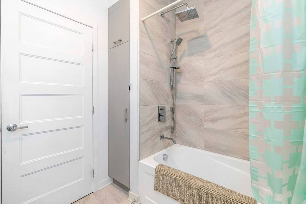 Photo of Bathroom in Longueuil