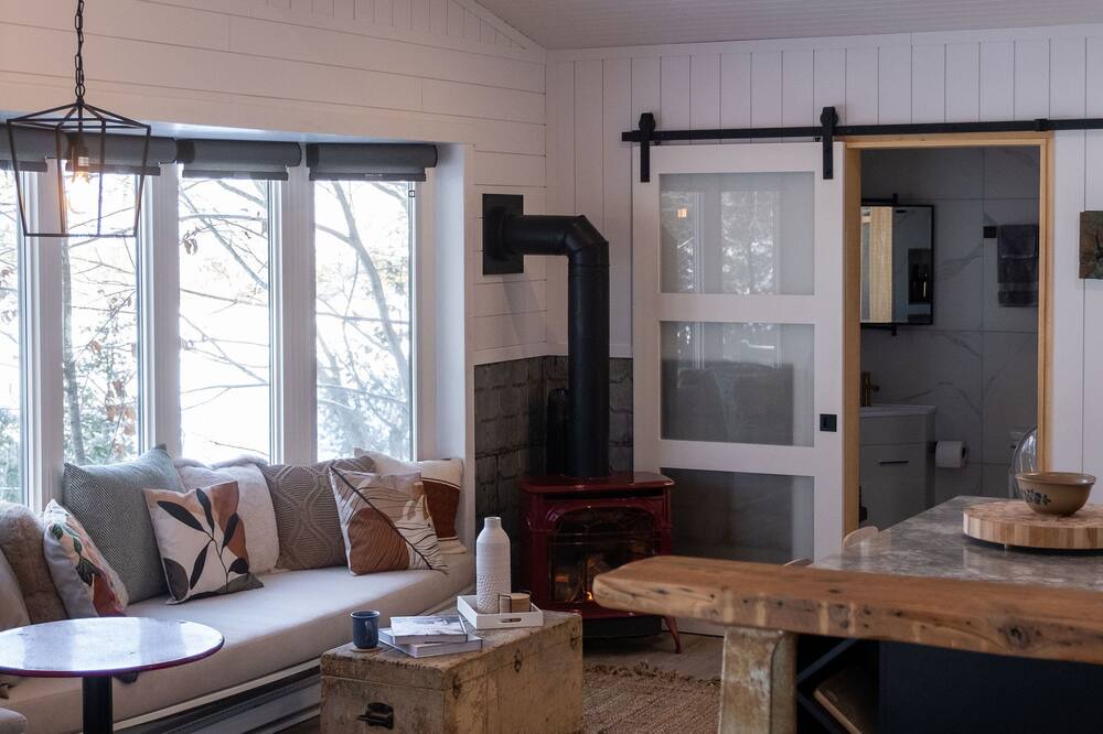 Photo of Livingroom in Frontenac