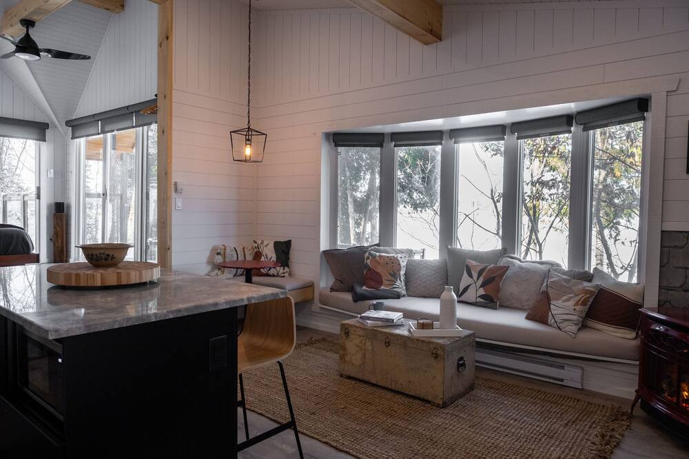 Photo of Livingroom in Frontenac