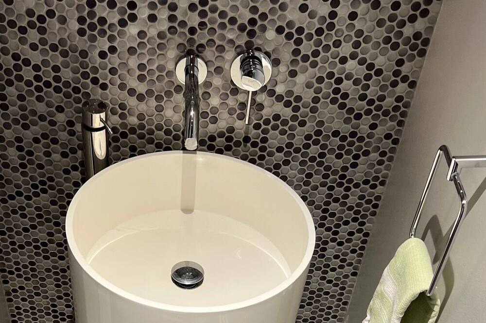 Photo of Bathroom in Forest Hill South