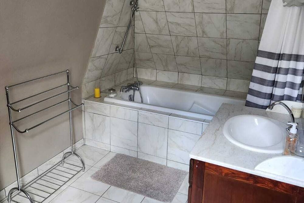 Photo of Bathroom in Fontaine-la-Louvet