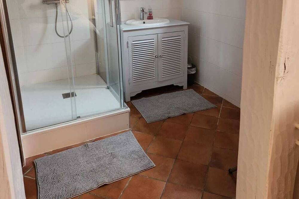 Photo of Bathroom in Fontaine-la-Louvet