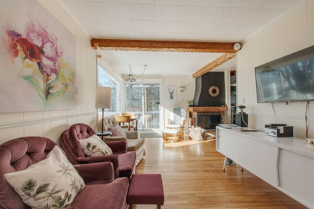 Photo of Livingroom in Sainte-Ann-des-Lacs