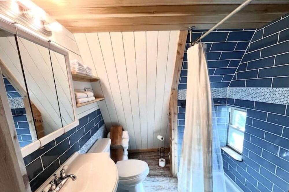 Photo of Bathroom in Hoyt