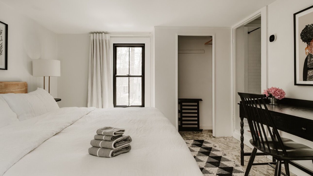 Photo of Bedroom in Roscoe